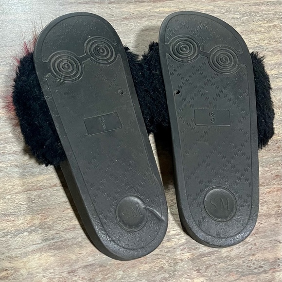 Steve Madden plush slides with multicolored Pom - Picture 11 of 12